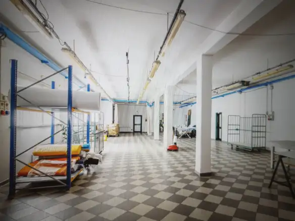Capannone industriale in vendita a Pistoia, Bottegone - con giardino