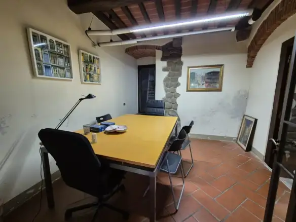 Ufficio in vendita a Pistoia, Centrale
